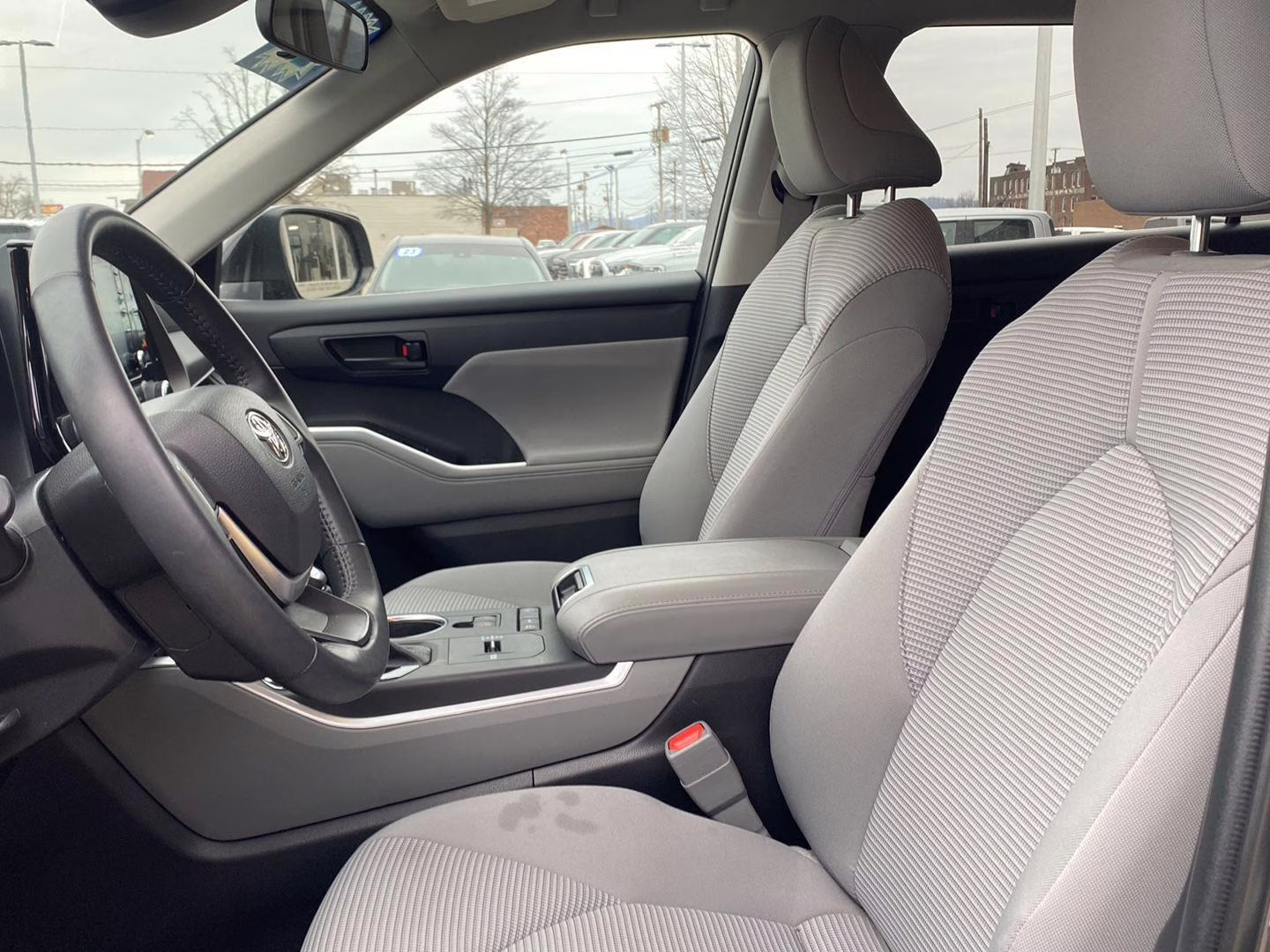 2022 Magnetic Gray Metallic Toyota Highlander LE FWD SUV