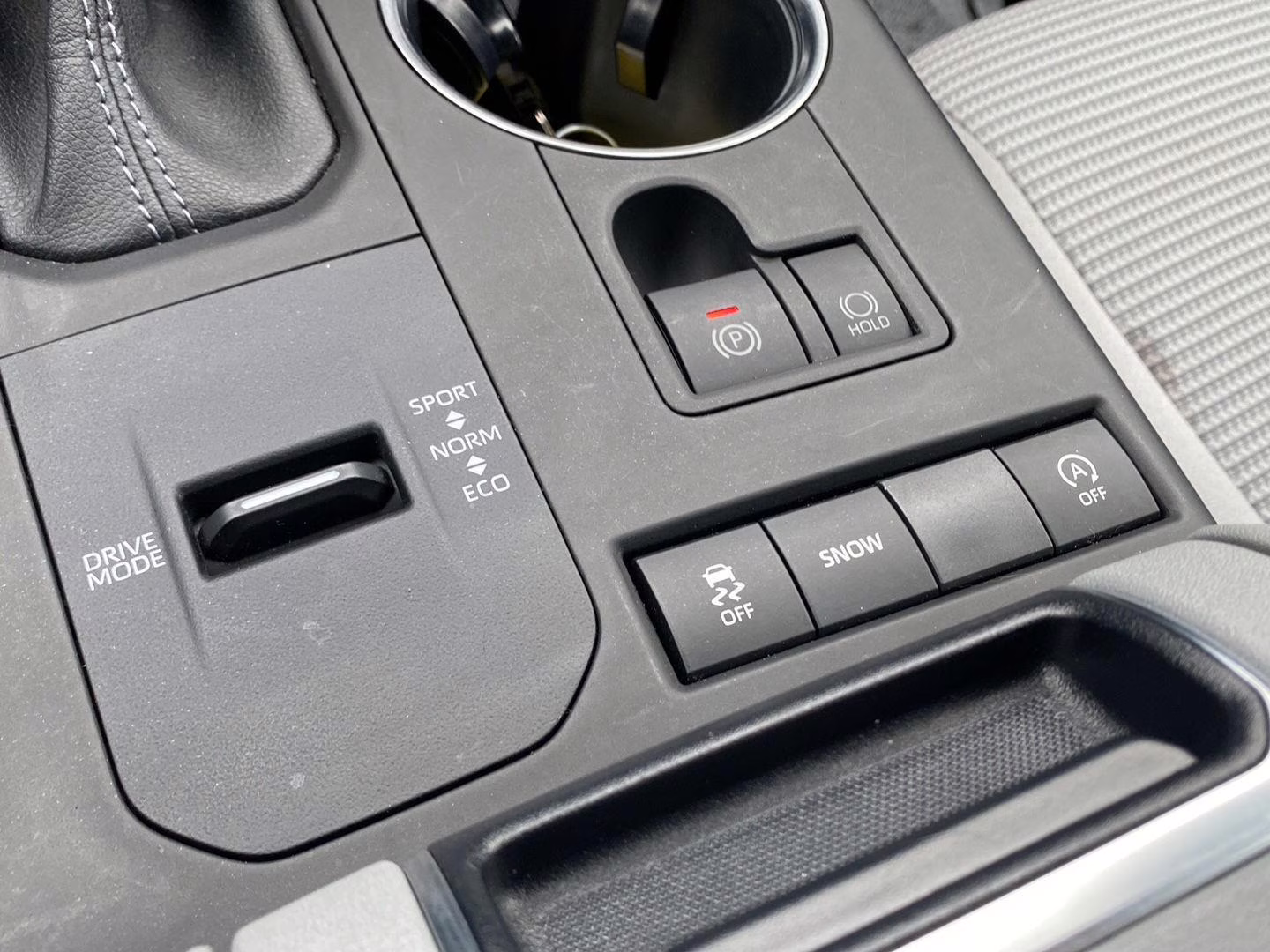 2022 Magnetic Gray Metallic Toyota Highlander LE FWD SUV