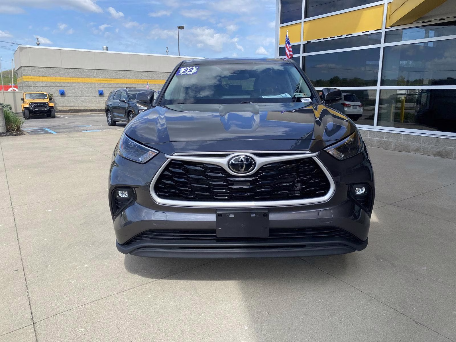 2022 Magnetic Gray Metallic Toyota Highlander LE FWD SUV