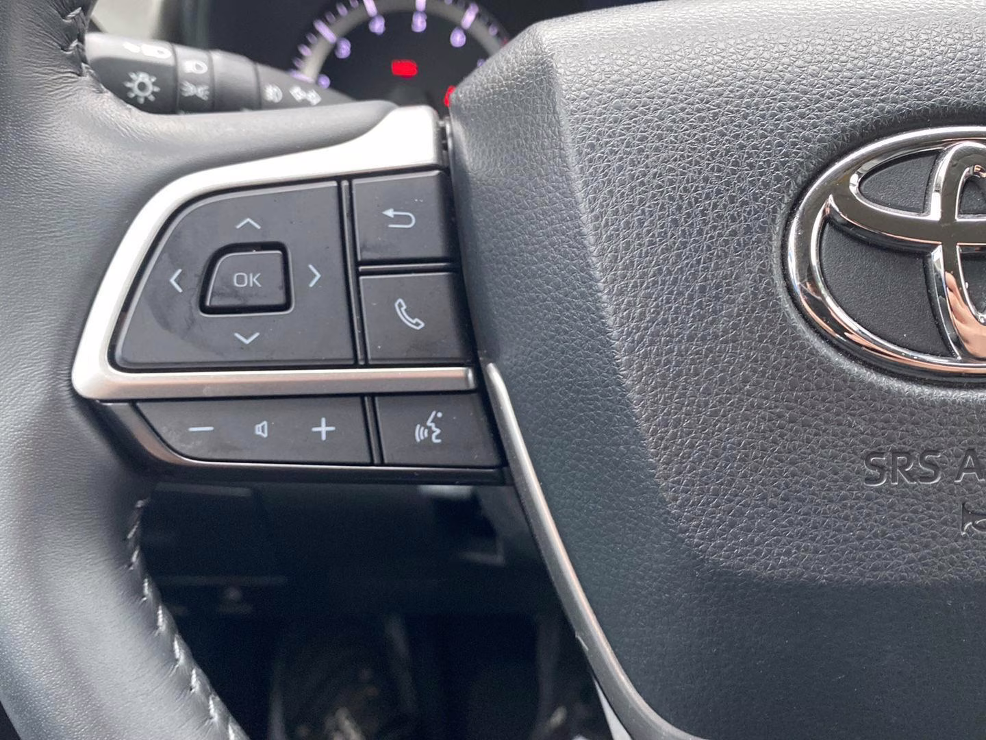 2022 Magnetic Gray Metallic Toyota Highlander LE FWD SUV