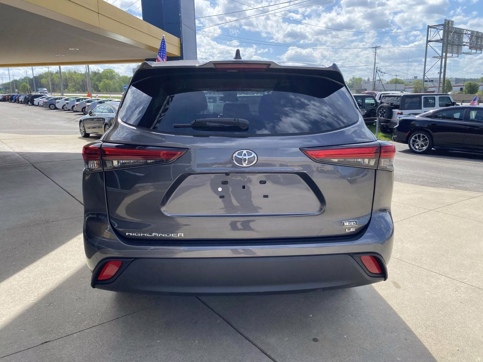 2022 Magnetic Gray Metallic Toyota Highlander LE FWD SUV