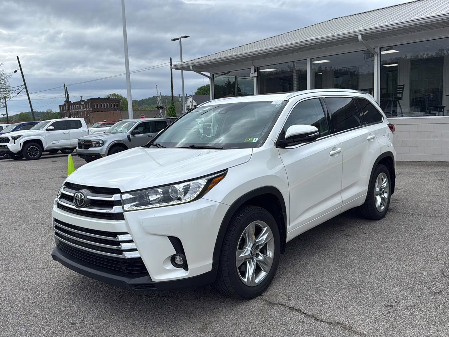 2019 Blizzard Pearl Toyota Highlander Limited AWD SUV