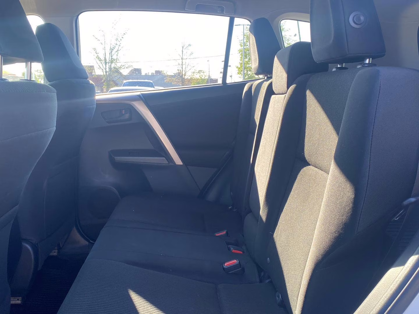 2018 Super White Toyota RAV4 LE AWD SUV