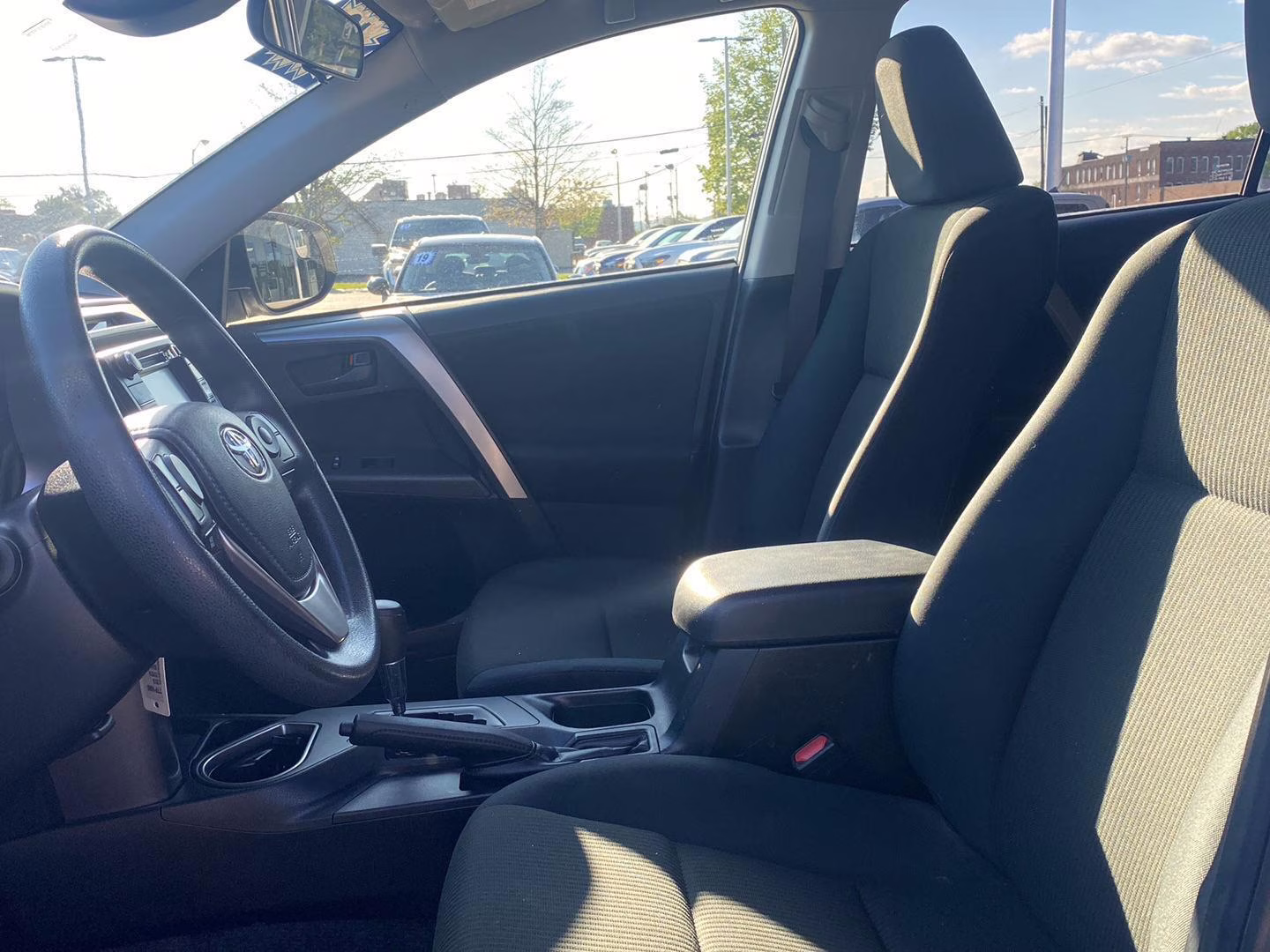 2018 Super White Toyota RAV4 LE AWD SUV