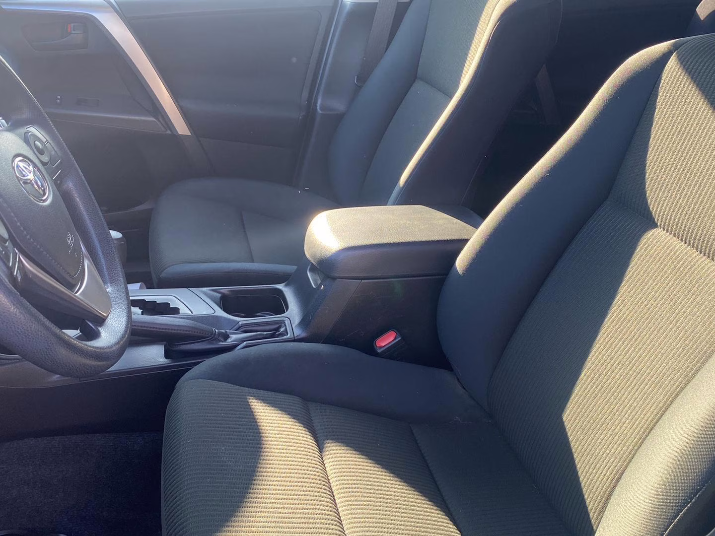 2018 Super White Toyota RAV4 LE AWD SUV