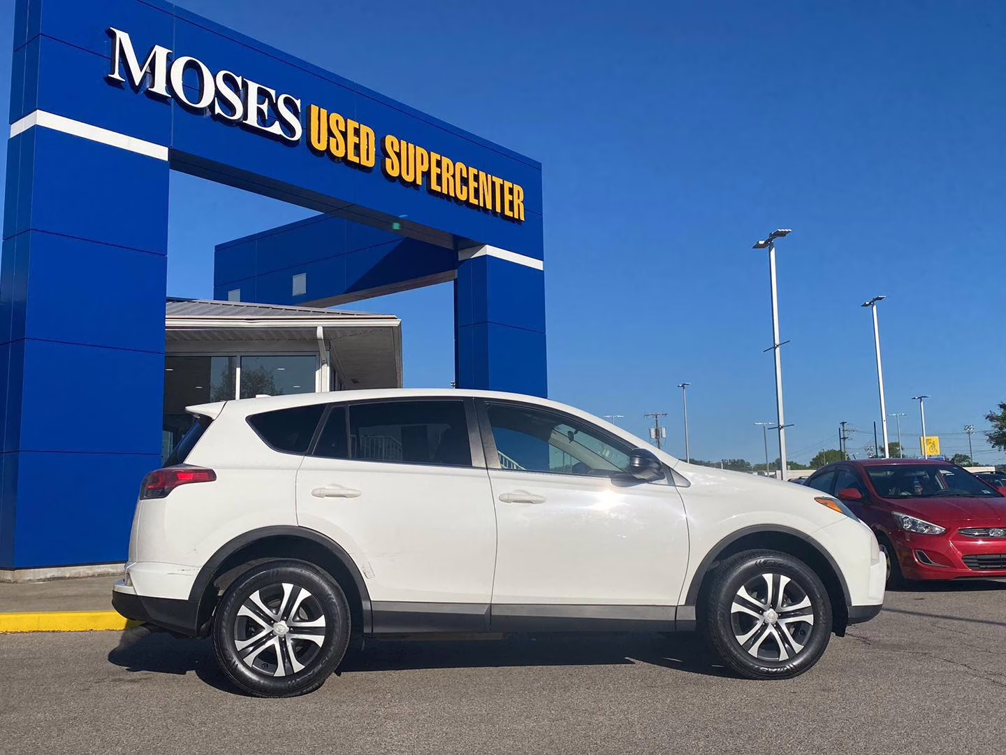 2018 Super White Toyota RAV4 LE AWD SUV