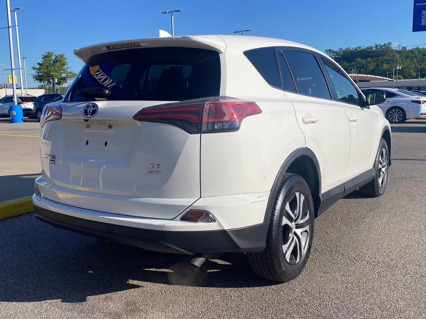 2018 Super White Toyota RAV4 LE AWD SUV