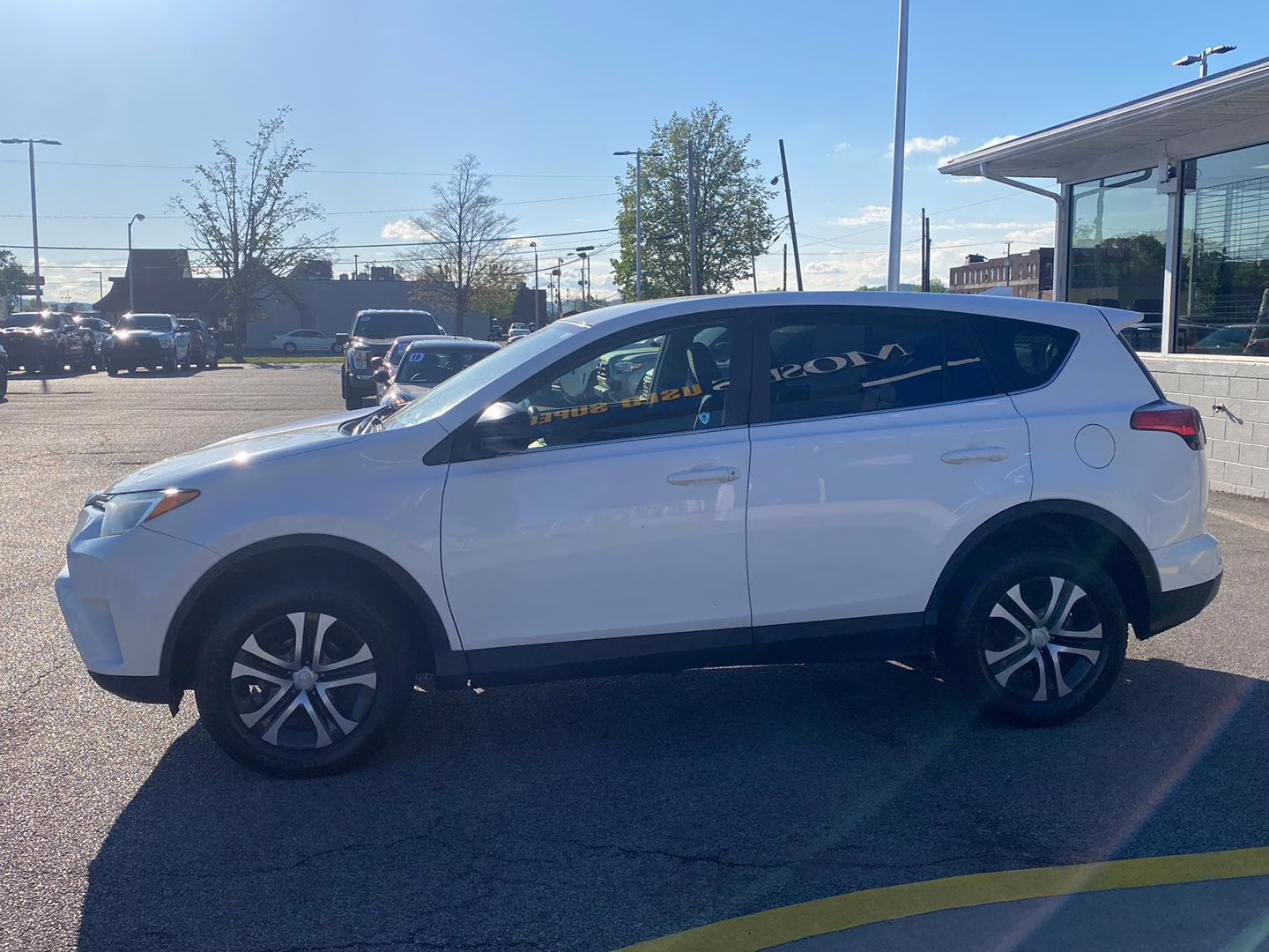2018 Super White Toyota RAV4 LE AWD SUV