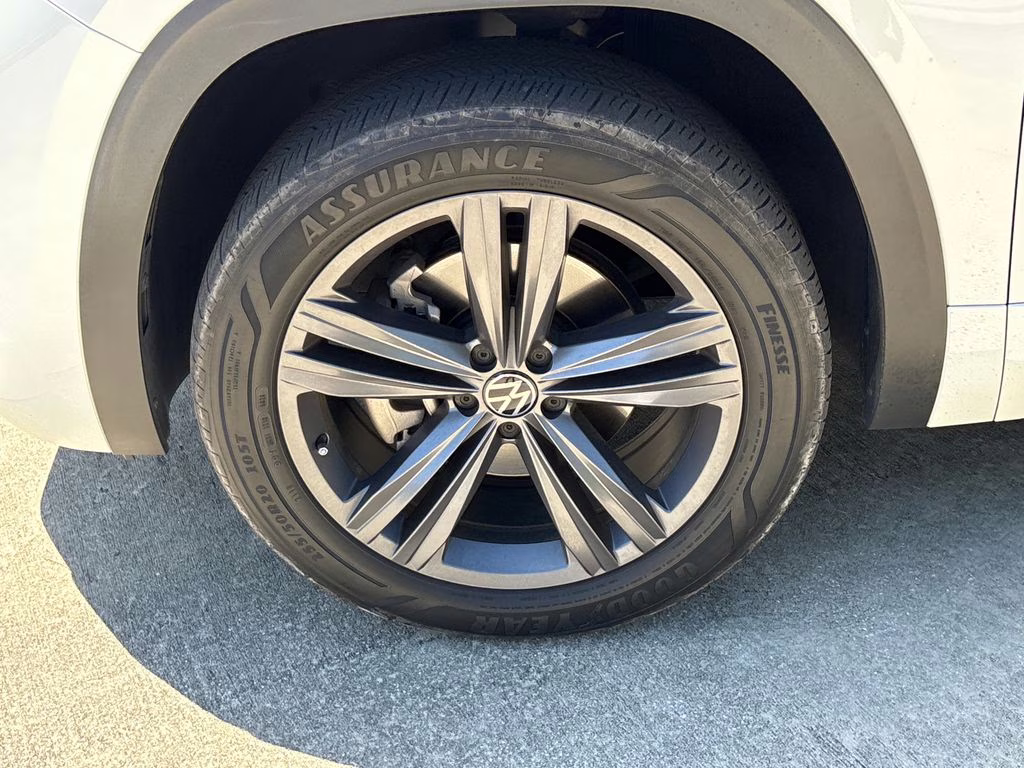 2021 Pure White Volkswagen Atlas Cross Sport 3.6L V6 SE w/Technology R-Line FWD SUV