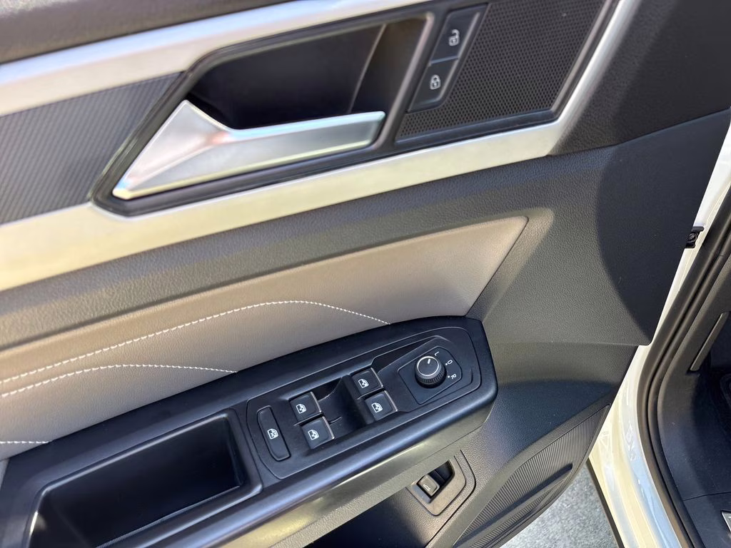 2021 Pure White Volkswagen Atlas Cross Sport 3.6L V6 SE w/Technology R-Line FWD SUV