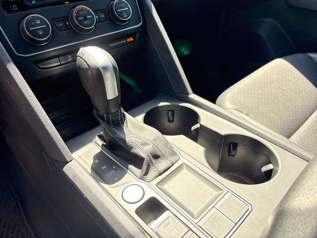 2021 Pure White Volkswagen Atlas Cross Sport 3.6L V6 SE w/Technology R-Line FWD SUV