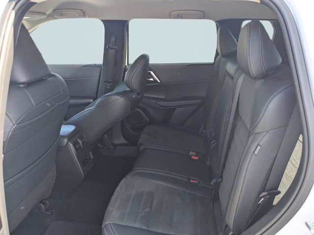 2024 White Diamond Mitsubishi Outlander SE AWD SUV