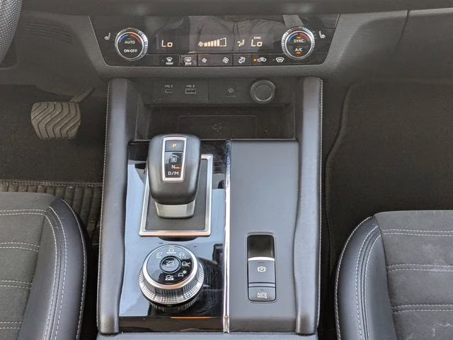 2024 White Diamond Mitsubishi Outlander SE AWD SUV