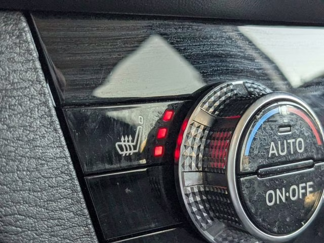 2024 White Diamond Mitsubishi Outlander SE AWD SUV