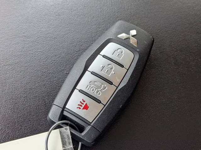 2024 White Diamond Mitsubishi Outlander SE AWD SUV