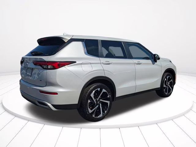 2024 White Diamond Mitsubishi Outlander SE AWD SUV
