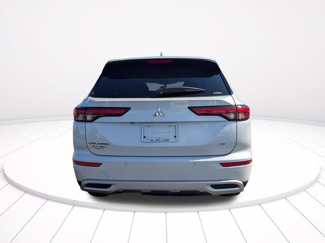 2024 White Diamond Mitsubishi Outlander SE AWD SUV