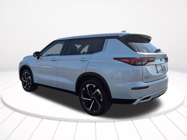 2024 White Diamond Mitsubishi Outlander SE AWD SUV