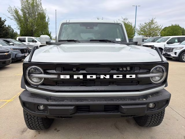 2026 Avalanche Gray Ford Bronco Outer Banks 4X4 SUV