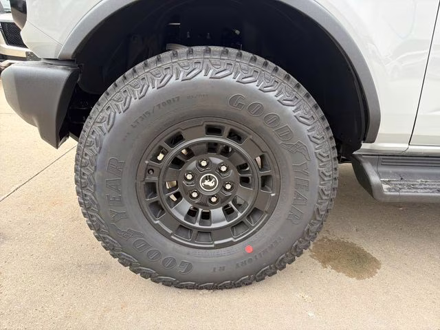 2026 Avalanche Gray Ford Bronco Outer Banks 4X4 SUV
