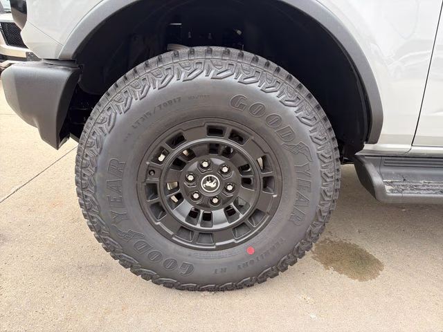 2026 Avalanche Gray Ford Bronco Outer Banks 4X4 SUV