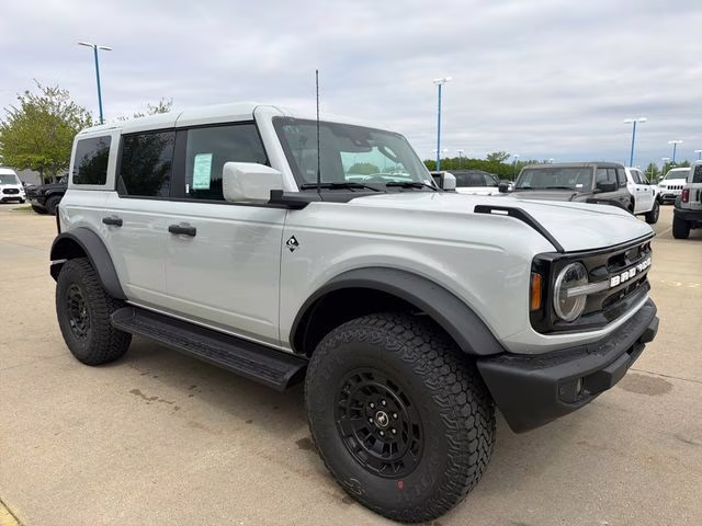 2026 Avalanche Gray Ford Bronco Outer Banks 4X4 SUV