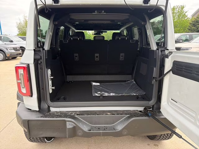 2026 Avalanche Gray Ford Bronco Outer Banks 4X4 SUV
