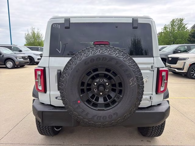 2026 Avalanche Gray Ford Bronco Outer Banks 4X4 SUV