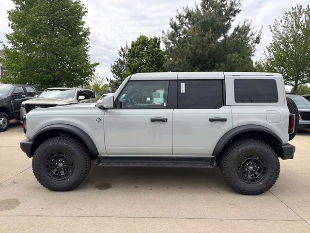 2026 Avalanche Gray Ford Bronco Outer Banks 4X4 SUV