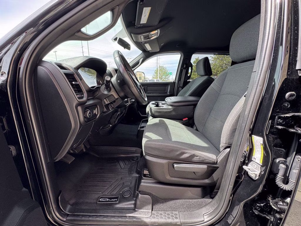 2022 Diamond Black Crystal Pearlcoat Ram 3500 Tradesman 4X4 Truck