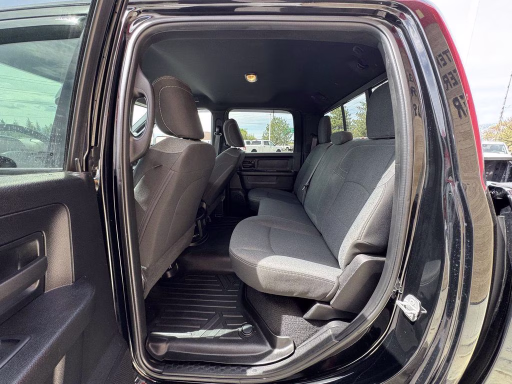 2022 Diamond Black Crystal Pearlcoat Ram 3500 Tradesman 4X4 Truck
