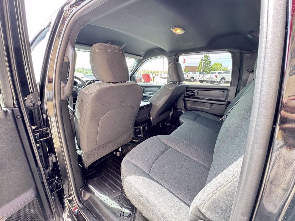 2022 Diamond Black Crystal Pearlcoat Ram 3500 Tradesman 4X4 Truck