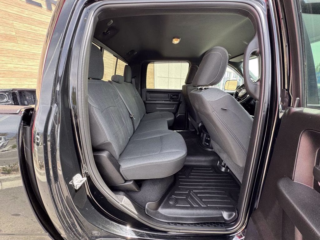 2022 Diamond Black Crystal Pearlcoat Ram 3500 Tradesman 4X4 Truck