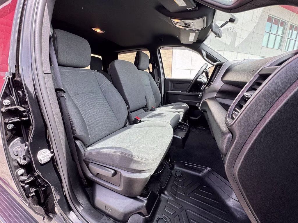 2022 Diamond Black Crystal Pearlcoat Ram 3500 Tradesman 4X4 Truck