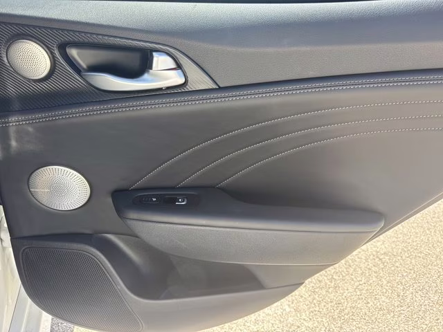 2022 Snow White Pearl Kia Stinger AWD Sedan