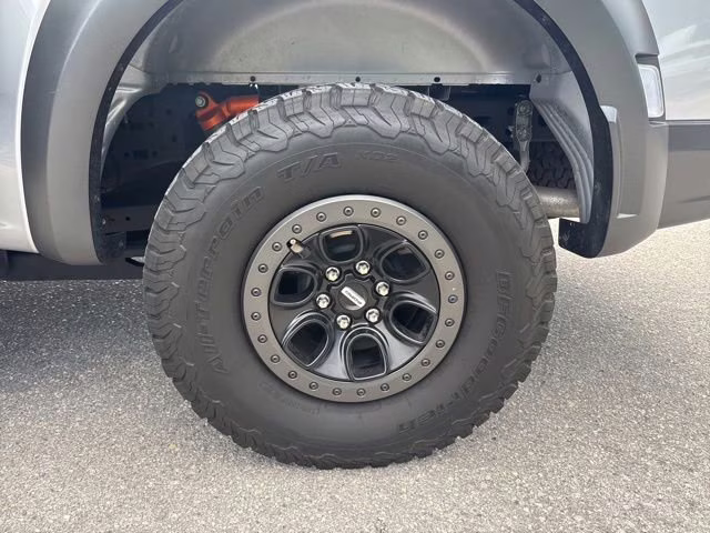 2023 Iconic Silver Metallic Ford F-150 Raptor Crew Cab Pickup 4X4 Truck