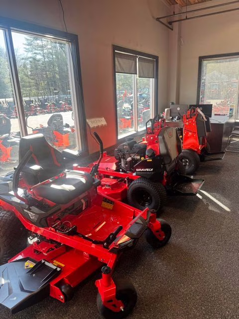 2026 Red Gravely Pro-Turn 672 72" 38.5 hp Kawasaki FX1000 EFI