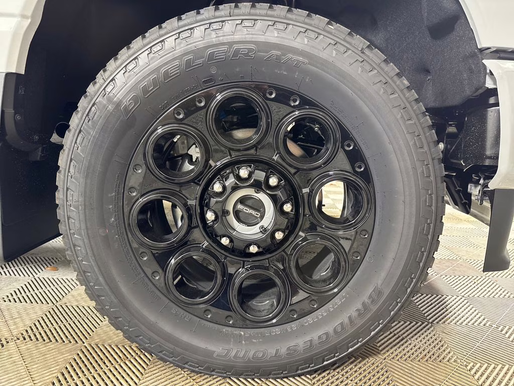 2026 Avalanche Ford Super Duty F-250 SRW XLT 4X4 Truck