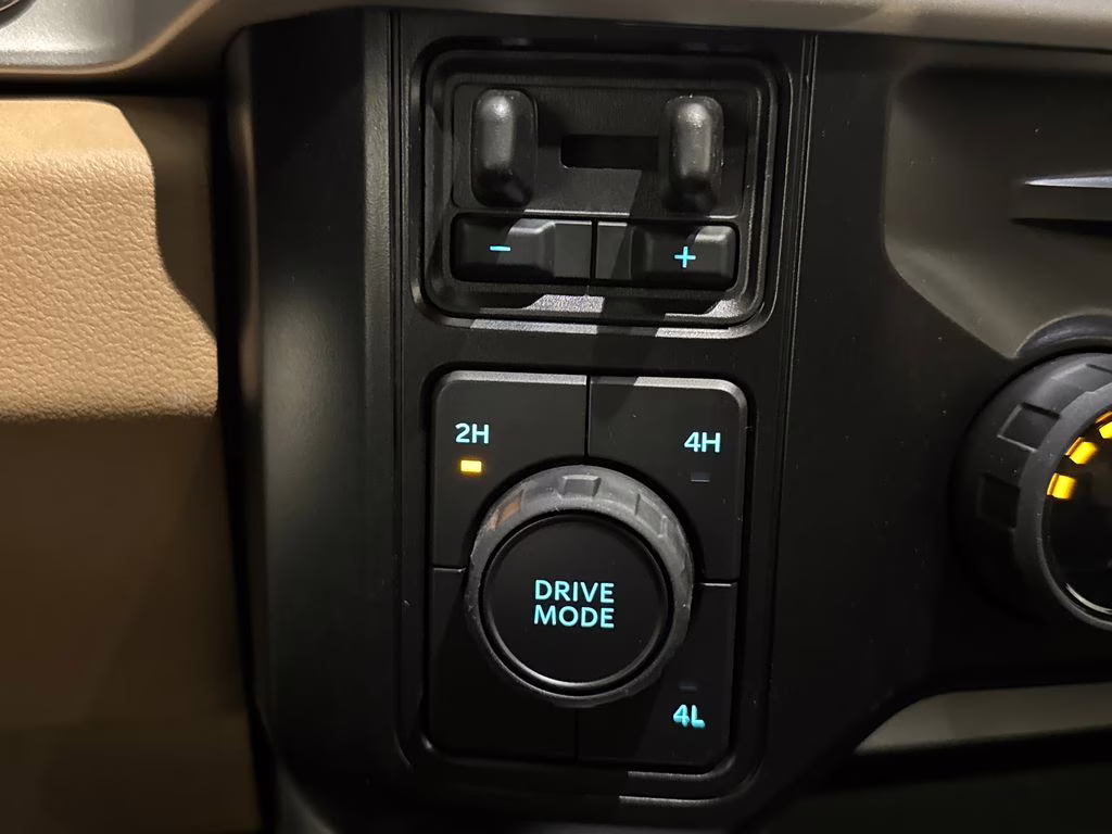 2026 Avalanche Ford Super Duty F-250 SRW XLT 4X4 Truck