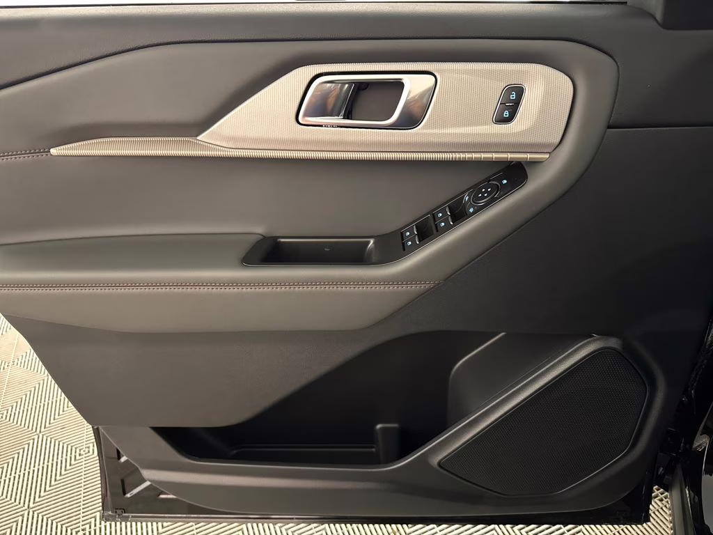 2026 Agate Black Metallic Ford Explorer Active RWD SUV
