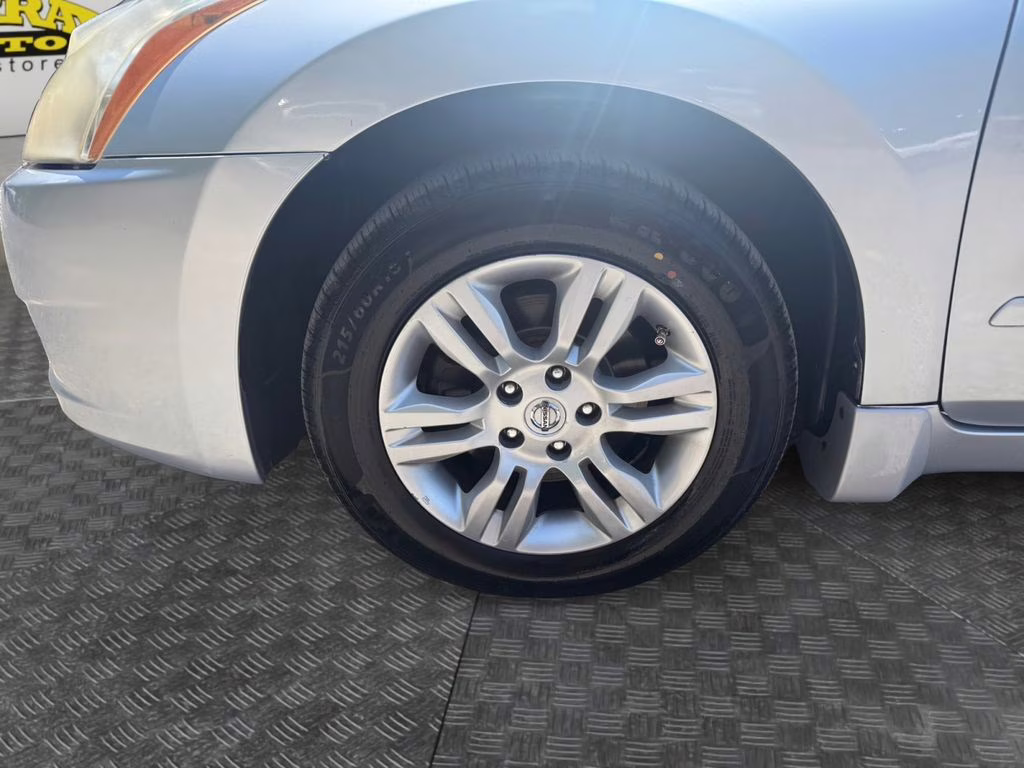 2012 Brilliant Silver Metallic Nissan Altima 2.5 SL FWD Sedan