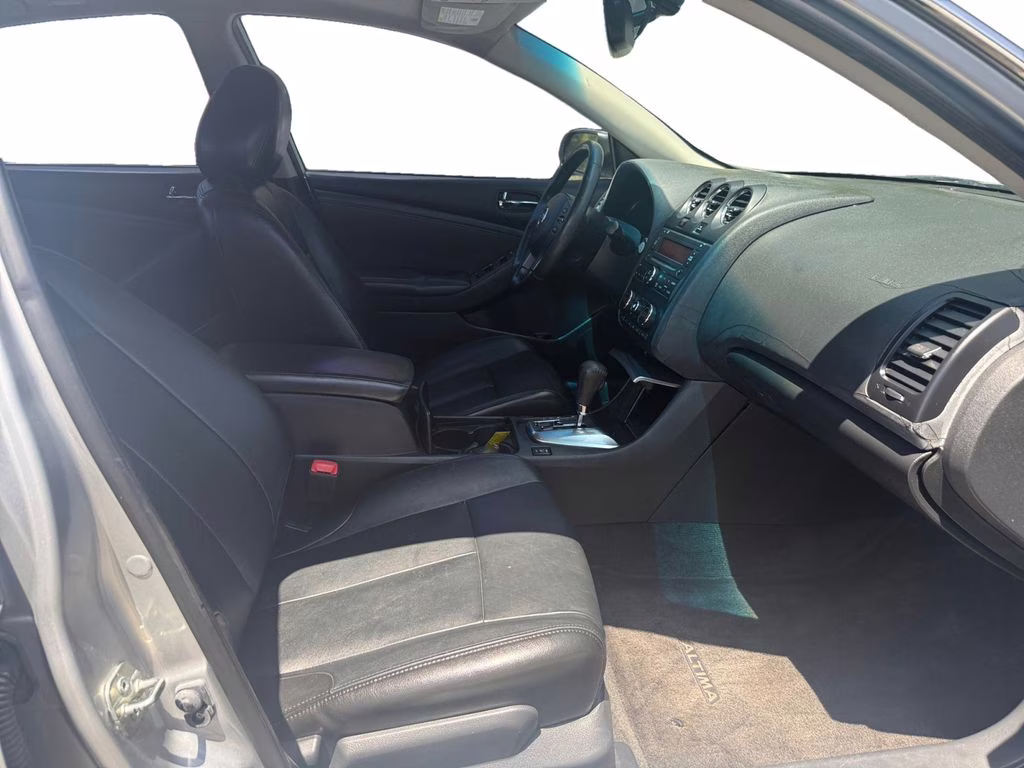 2012 Brilliant Silver Metallic Nissan Altima 2.5 SL FWD Sedan