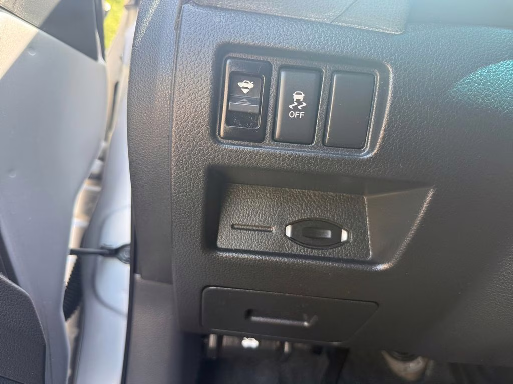 2012 Brilliant Silver Metallic Nissan Altima 2.5 SL FWD Sedan