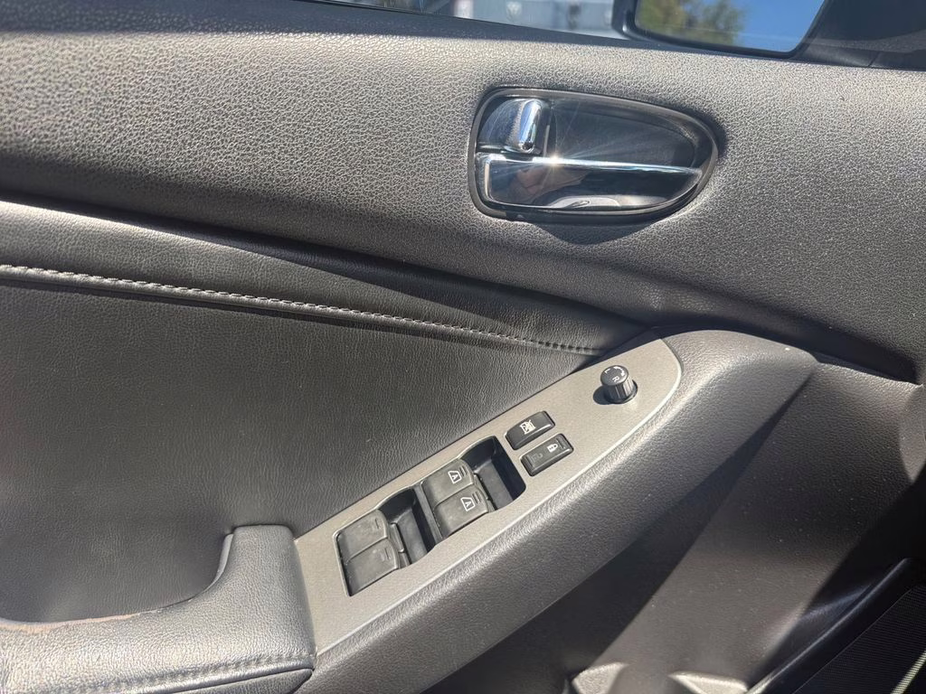 2012 Brilliant Silver Metallic Nissan Altima 2.5 SL FWD Sedan