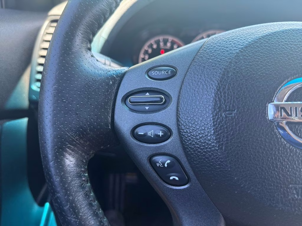 2012 Brilliant Silver Metallic Nissan Altima 2.5 SL FWD Sedan