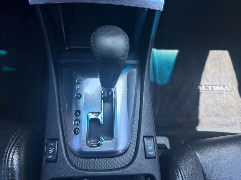 2012 Brilliant Silver Metallic Nissan Altima 2.5 SL FWD Sedan