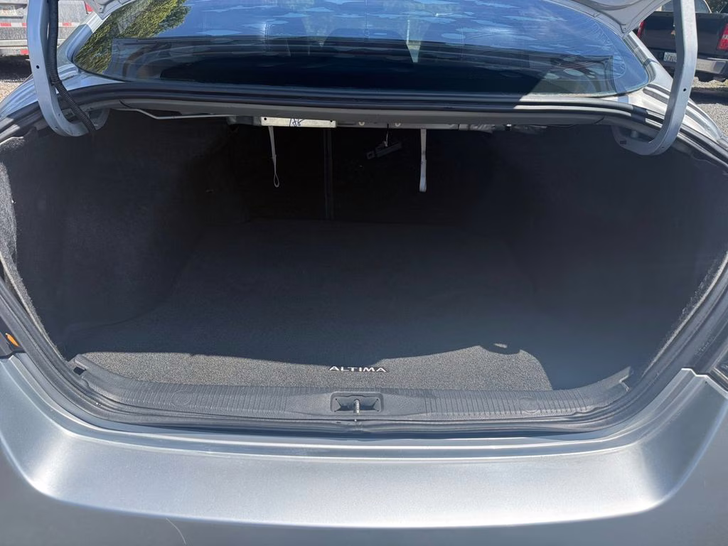 2012 Brilliant Silver Metallic Nissan Altima 2.5 SL FWD Sedan