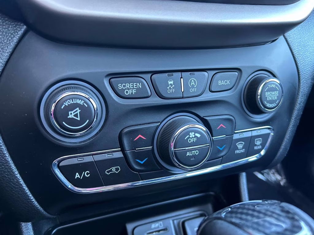2016 Light Brownstone Pearlcoat Jeep Cherokee Limited 4X4 SUV