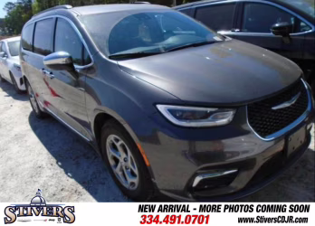 2023 Granite Crystal Metallic Clearcoat Chrysler Pacifica Limited Van