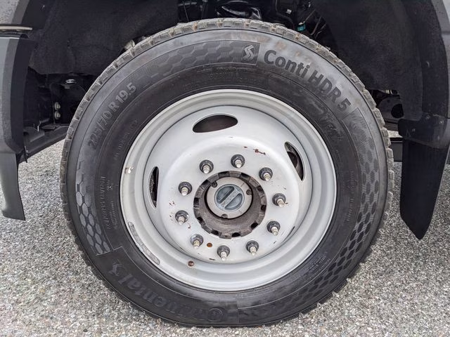 2024 Oxford White Ford Super Duty F-550 DRW XL 4X4 Chassis
